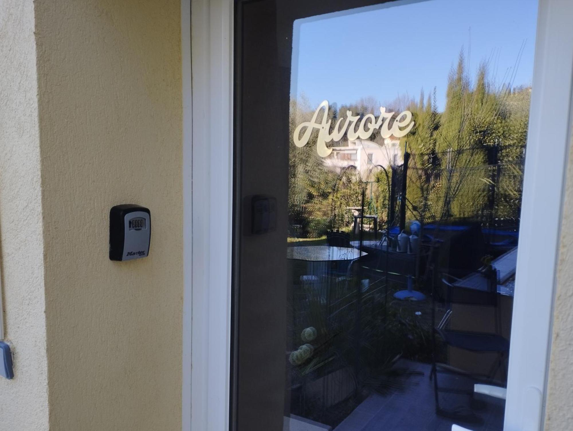 Appartement Aurore En Rez De Jardin Avec Parking Gratuit 旺斯 外观 照片